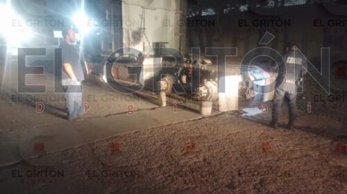Trailero de Querétaro va al baño y delincuentes le roban dos llantas en Papalotla, Tlaxcala