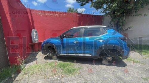 Madrugada de rapiña: delincuentes dejan sobre tabiques camioneta último modelo en Zacualpan; se llevaron llantas y herramientas