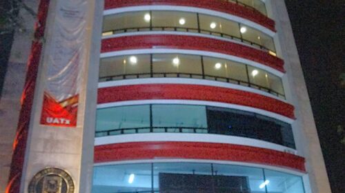 Ilumina UATx su Torre de Rectoría e inicia una nueva etapa de servicio a la comunidad