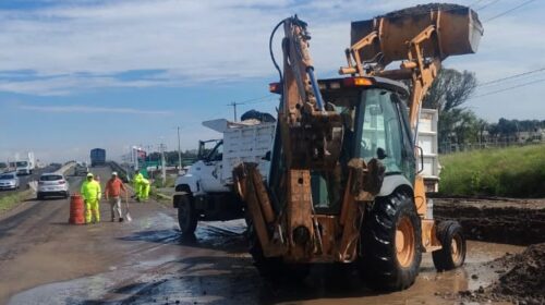 Ayuntamiento de SPM mantiene trabajos de retiro de material pétreo en la carretera Vía Corta