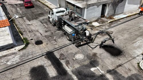 Atiende ayuntamiento de Tlaxcala vialidades con bacheo en Ocotlán 