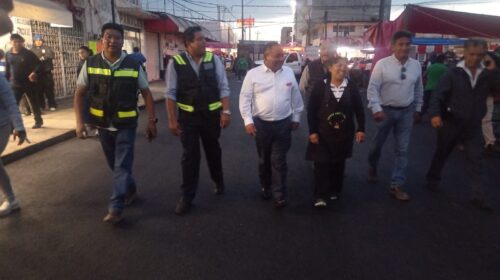 Javier Rivera Bonilla cumple su compromiso y entrega rehabilitada la explanada del Mercado 12 de Mayo