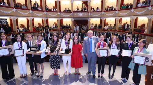 Impulsa Cobat el talento estudiantil con la final estatal de Oratoria 2026