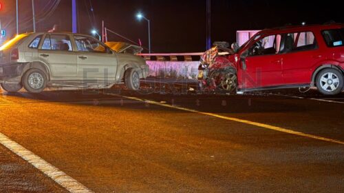 Muere hombre tras fuerte choque entre dos vehículos en la Apan–Calpulalpan; tres personas resultaron heridas