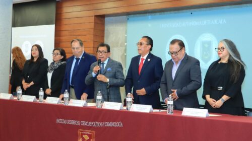 Rector de la UATx da posesión del cargo a nuevo director de la Facultad de Derecho, Ciencias Políticas, Criminología y Policiología