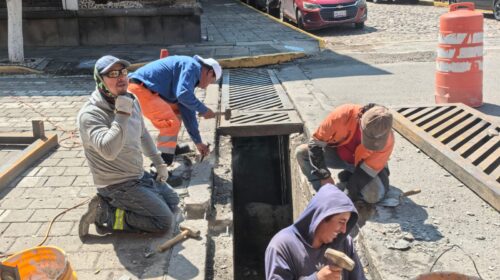 Ayuntamiento de Tlaxcala mejora el desagüe pluvial en la avenida Independencia 