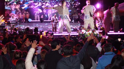 Kumbia Kings hace vibrar a miles de personas en la Feria Nacional del Sarape Chiautempan 2026
