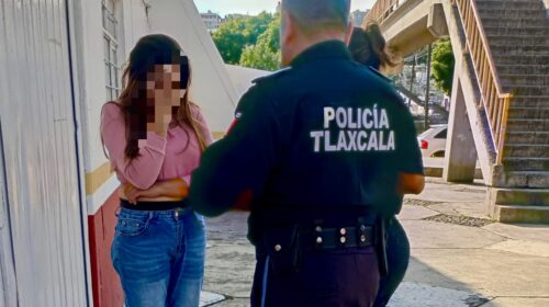 Policía municipal de Tlaxcala brinda atención a una mujer y previene posible situación de riesgo en puente de la capital 
