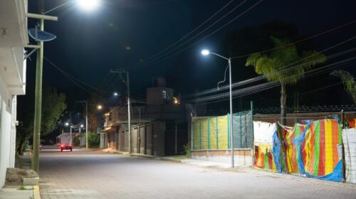 Gobierno de Totolac inicia instalación de nuevos postes y luminarias en el Ejido y calle Tierra Grande