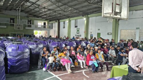 Secretaría del Bienestar y Gobierno de Tetlanohcan benefician a familias con 100 tinacos