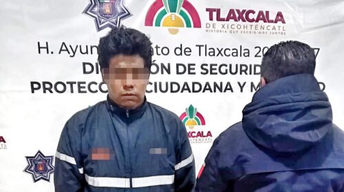 Policía municipal de Tlaxcala asegura a dos personas y recupera motocicleta con reporte de robo 