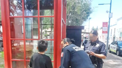 Actúan de inmediato elementos de seguridad municipal para auxiliar a menores extraviado en la capital