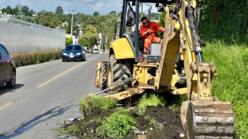 Ayuntamiento de Tlaxcala realiza desazolve de cunetas en Tepehitec