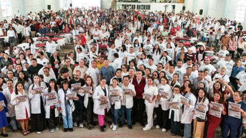 Más de mil tlaxcaltecas del sector salud se reúnen con Alfonso Sánchez en respaldo a la transformación