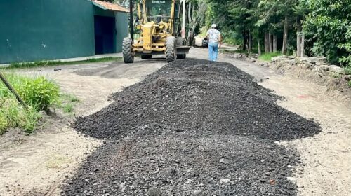 Brigadas de más territorio y menos escritorio mejoran camino en San Esteban Tizatlán 