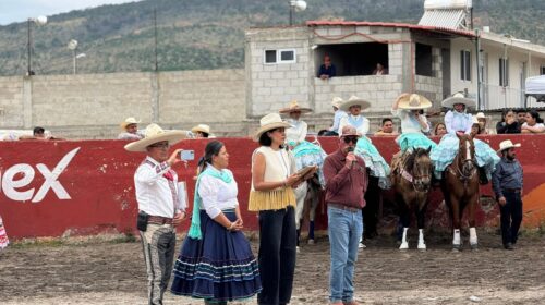 Encuentro de escaramuzas en el pueblo mágico de Tlaxco mantiene viva esa tradición