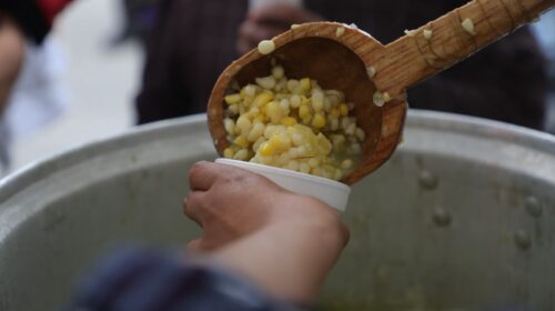 Tradicional Chileatolada reúne a familias, turistas y sabores tradicionales en la Feria Internacional del Arte Efímero y de la Dalia Huamantla 2026