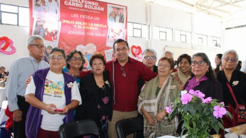 Con alegría y reconocimiento, Panotla festejar a sus abuelitas y abuelitos