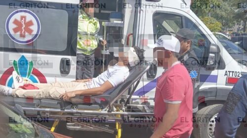 Le falla el gato hidráulico y su vehículo le cae encima mientras intentaba repararlo, en Tlaxcala