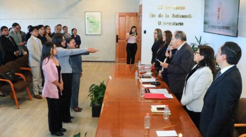Rector de la UATx toma protesta a nuevas directoras de FCEA y FCDH