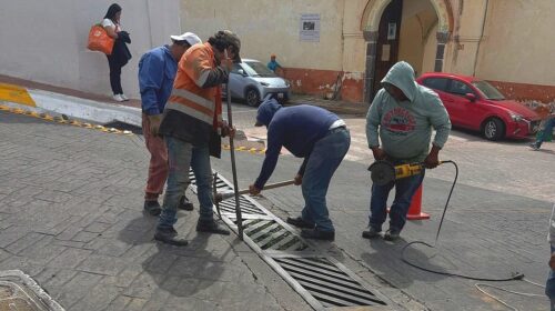 Realiza ayuntamiento de Tlaxcala jornada intensiva de limpieza preventiva de rejillas pluviales  para proteger a la ciudadanía 