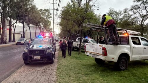 Atienden Protección Civil y policía de la capital caída de una persona al río Zahuapan 