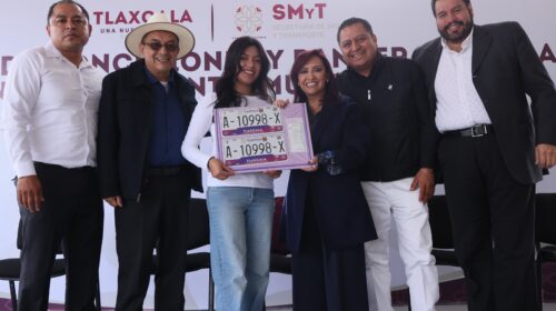 Gobernadora entrega concesiones y da banderazo a nueva ruta intermunicipal Apizaco-Teolocholco