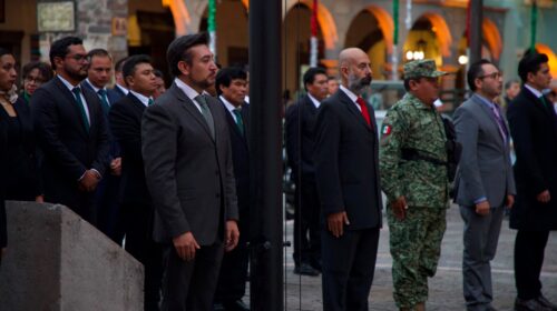 Salvador Santos Cedillo encabeza participación de Huamantla en ceremonia de arrío de la bandera en Tlaxcala
