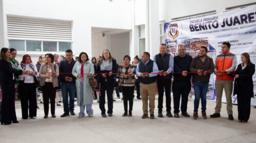 Inauguran obra de plaza cívica y drenaje pluvial en la primaria Benito Juárez en Apizaco
