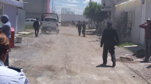 Policía municipal recupera vehículo robado con violencia; operativo deriva en agresiones contra elementos 
