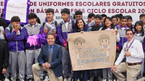 Entrega gobernadora 40 mil uniformes gratuitos a estudiantes de Tlaxcala