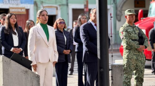 Tetlanohcan participa en izamiento de Bandera Nacional en la capital del estado