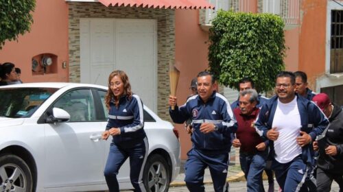 Idelfonso Carro Roldán recibe el fuego simbólico de Independencia y lo lleva a las nueve comunidades de Panotla