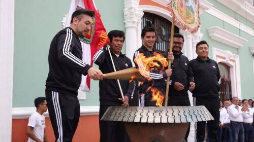 Salvador Santos Cedillo encabeza entrega del fuego patrio a las 39 comunidades de Huamantla