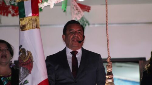 Idelfonso Carro Roldán encabeza el Grito de Independencia ante cientos de panotlenses