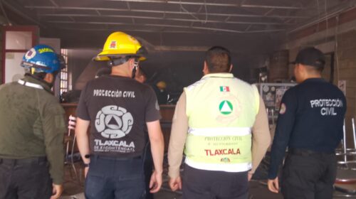 Cuerpos de emergencia atienden incendio registrado en un comercio en Tlaxcala capital