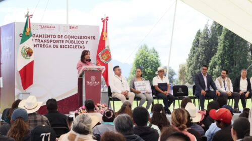 Gobernadora entrega 69 concesiones y da certeza jurídica a transportistas
