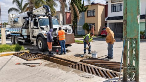 Brigadas municipales atienden rejillas y realizan labores de limpieza en Acuitlapilco 