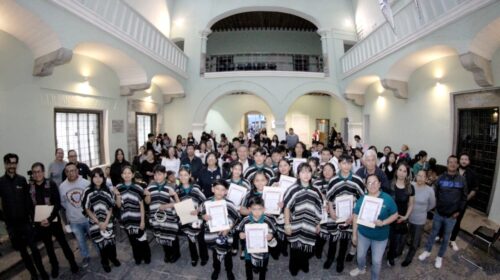 Alcalde Carlos López Suárez reconoce talento del coro juvenil “Voces de Tlaxcala”