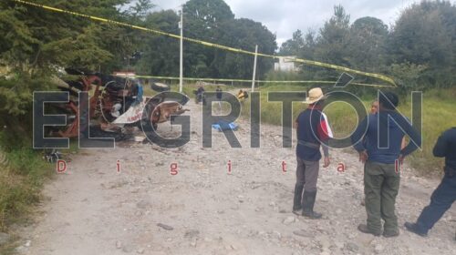 Muere hombre aplastado por su tractor tras aparatosa volcadura en San Pablo del Monte