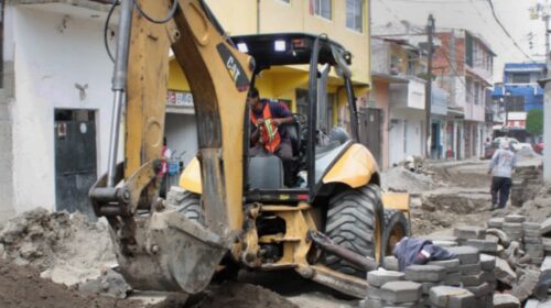¡ADÍOS A LAS CALLES DESTROZADAS! Blanca Angulo mete maquinaria y arranca rehabilitación de calles en todo Chiautempan