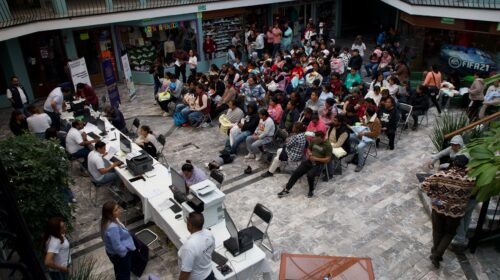 132 personas obtienen certeza jurídica con jornada de registros de nacimiento en Huamantla