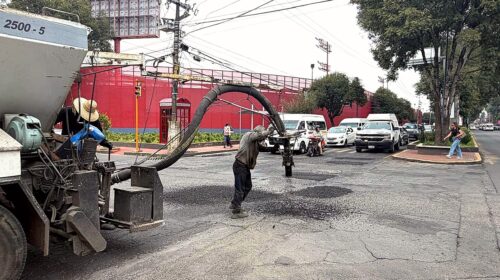 Refuerza ayuntamiento de Tlaxcala bacheo en vialidades de la capital para hacer más seguros los traslados