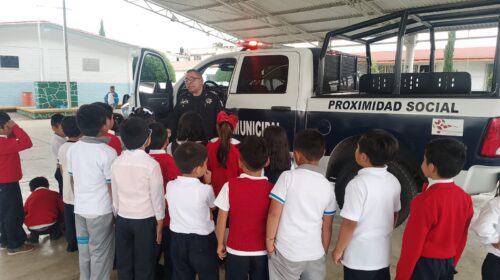 Blanca Angulo acerca acciones de prevención y seguridad a niñas y niños de Chiautempan