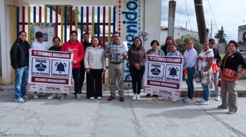 ¡Benjamín Atonal refuerza la seguridad en Totolac! Entrega alarmas vecinales para proteger a familias, vecinos y escuelas.