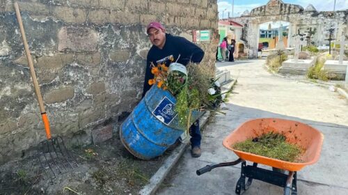 Ayuntamiento de Tlaxco continúa con jornadas semanales de limpieza en el panteón municipal