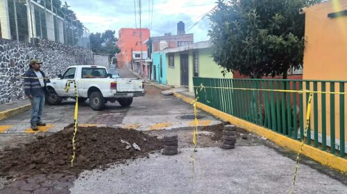 Atiende Capam fuga de agua en la calle Quiahuxtlán en San Isidro; continúa cerrada a la circulación 