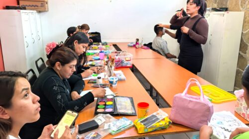 Ayuntamiento de Tlaxcala fomenta el emprendimiento de mujeres con curso gratuito de maquillaje artístico 