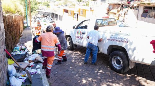 Ayuntamiento de Tlaxcala despliega brigadas emergentes para retirar residuos de la vía pública 