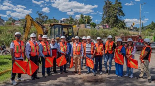 ¡Otros la dejaron hecha un desastre por años! Benjamín Atonal mete el acelerador y arranca obra en la entrada de Tepeticpac